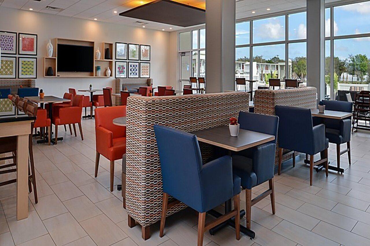 Holiday Inn Express Melbourne West By Ihg West Melbourne Exteriör bild